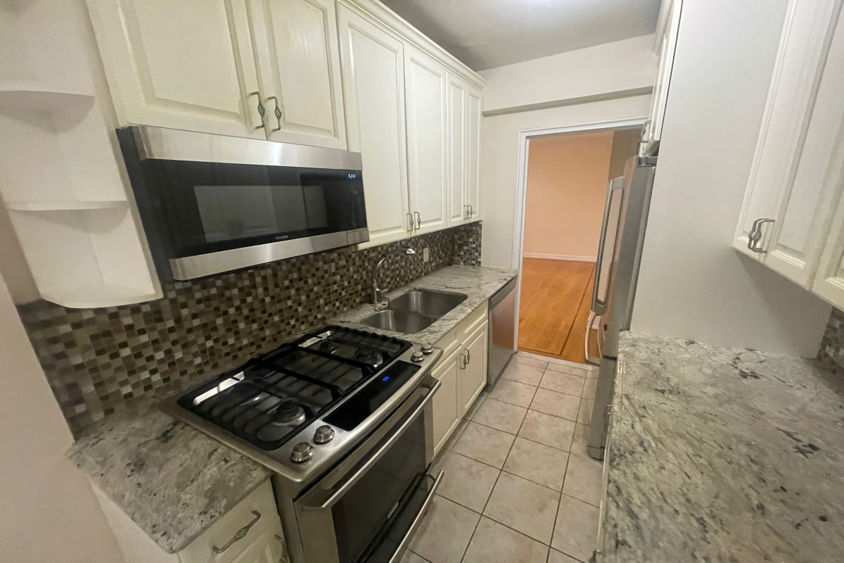 Apartment Yellowstone Blvd  Queens, NY 11375, MLS-RD5366-6