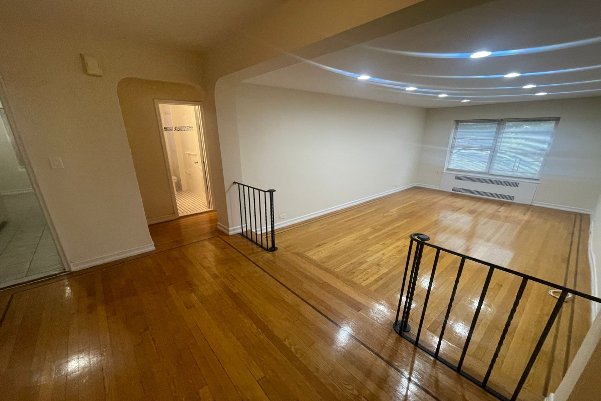 Apartment Yellowstone Blvd  Queens, NY 11375, MLS-RD5366-10