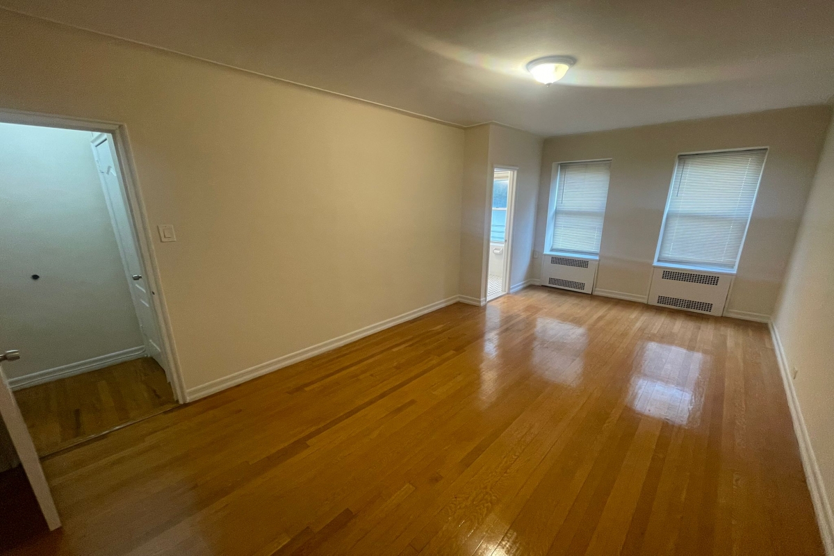Apartment Yellowstone Blvd  Queens, NY 11375, MLS-RD5366-17