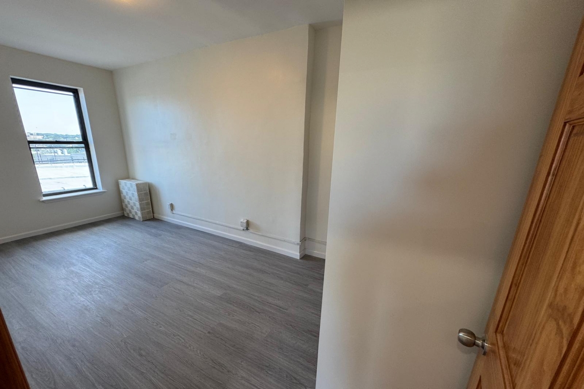 Apartment 60th Street  Queens, NY 11385, MLS-RD5374-9