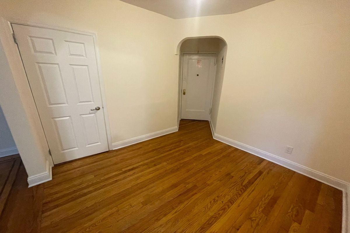 Apartment 32nd Avenue  Queens, NY 11377, MLS-RD5391-9