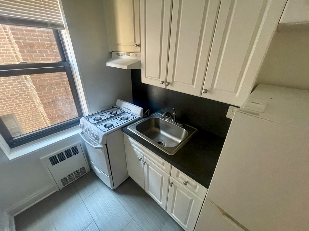 Apartment 77th Street  Queens, NY 11372, MLS-RD5403-2
