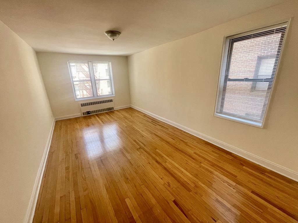 Apartment 77th Street  Queens, NY 11372, MLS-RD5403-4