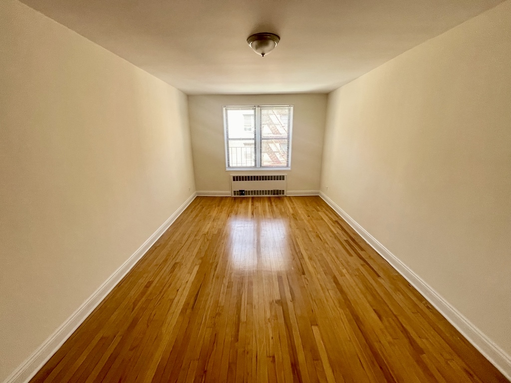 Apartment 77th Street  Queens, NY 11372, MLS-RD5403-5