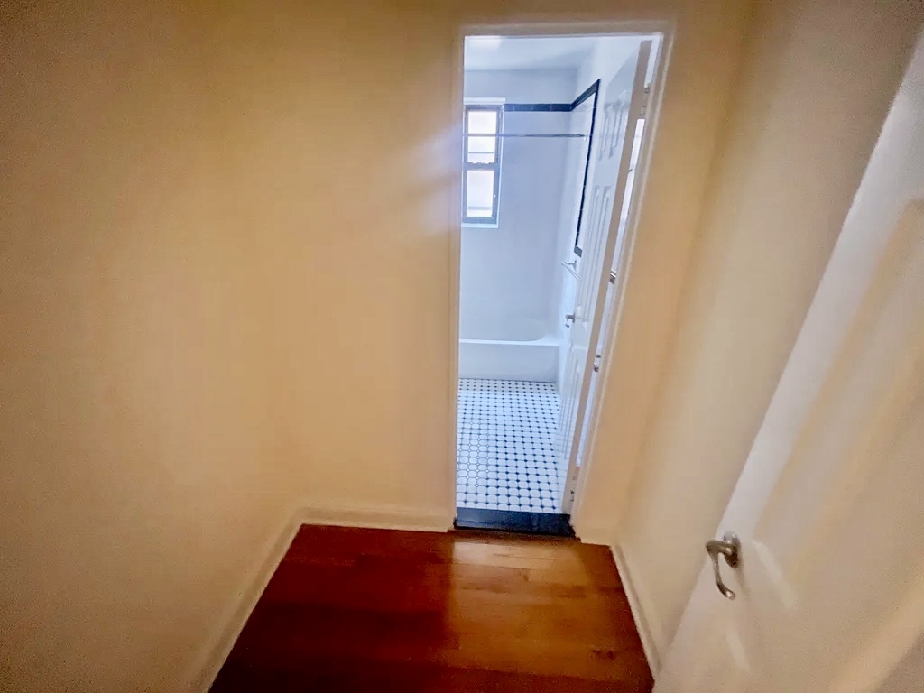 Apartment 77th Street  Queens, NY 11372, MLS-RD5403-16