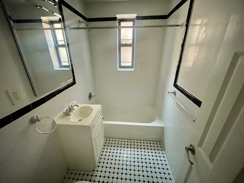 Apartment 77th Street  Queens, NY 11372, MLS-RD5403-17