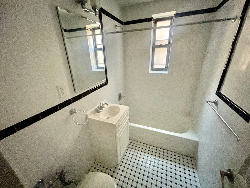 Apartment 77th Street  Queens, NY 11372, MLS-RD5403-18