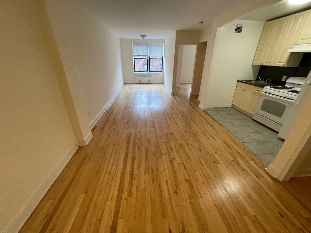 Apartment Elbertson Street  Queens, NY 11377, MLS-RD5404-5