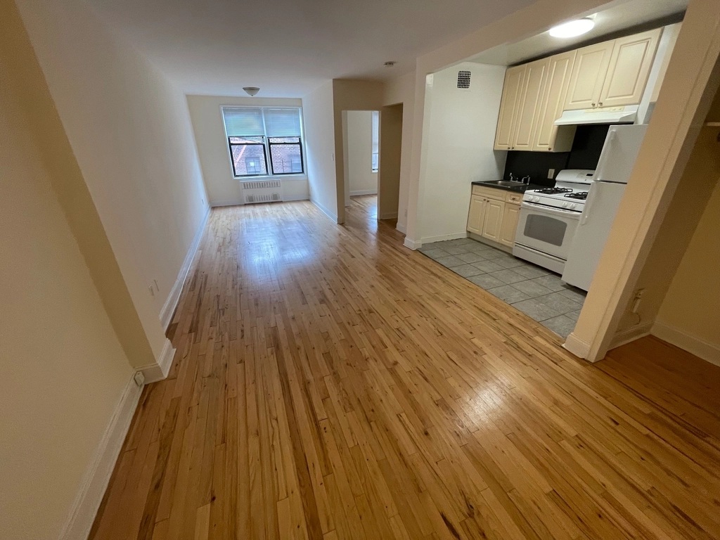 Apartment Elbertson Street  Queens, NY 11377, MLS-RD5404-6
