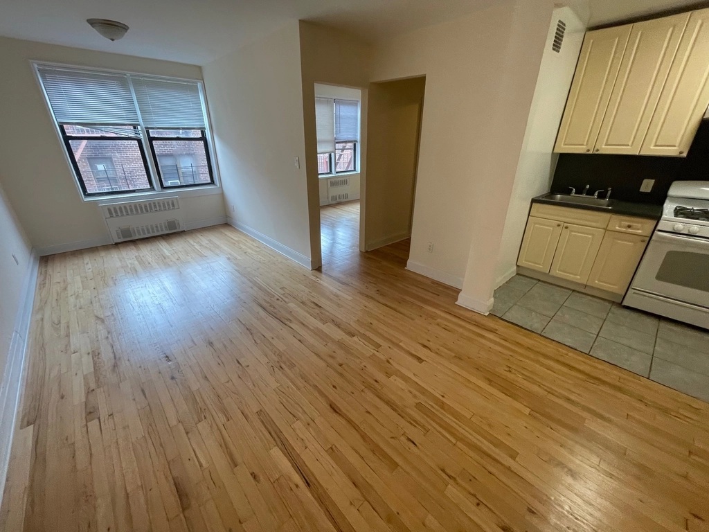 Apartment Elbertson Street  Queens, NY 11377, MLS-RD5404-7
