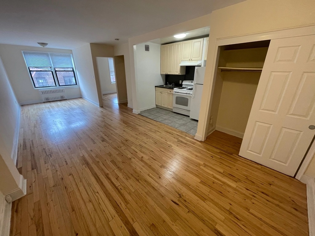 Apartment Elbertson Street  Queens, NY 11377, MLS-RD5404-8