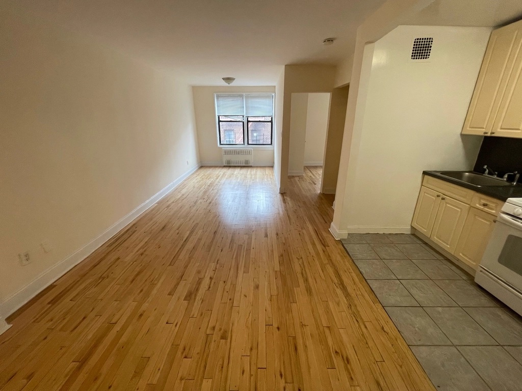 Apartment Elbertson Street  Queens, NY 11377, MLS-RD5404-9