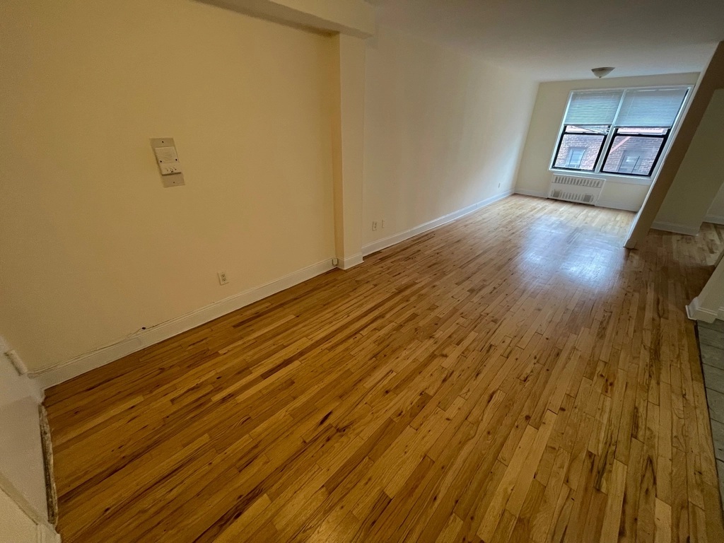 Apartment Elbertson Street  Queens, NY 11377, MLS-RD5404-11