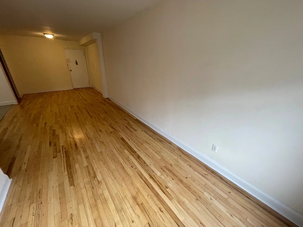 Apartment Elbertson Street  Queens, NY 11377, MLS-RD5404-13