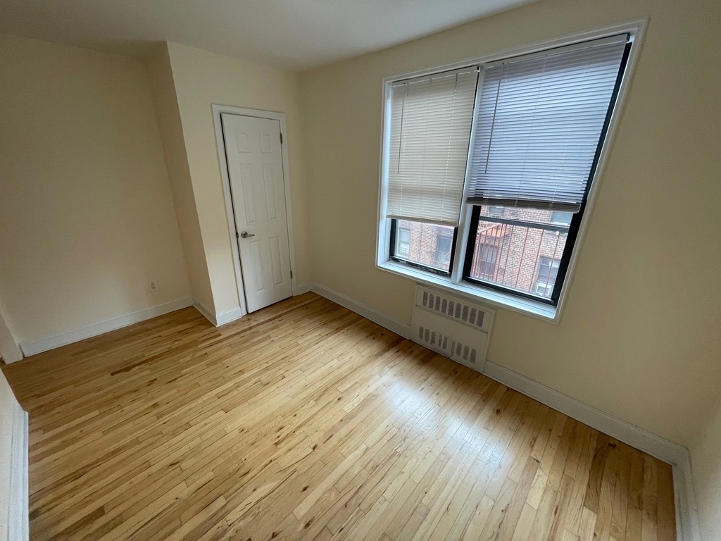 Apartment Elbertson Street  Queens, NY 11377, MLS-RD5404-14
