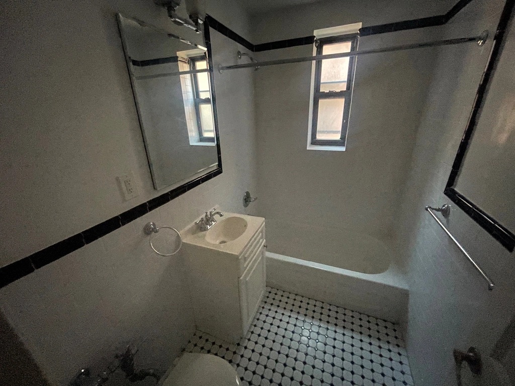 Apartment 77th Street  Queens, NY 11372, MLS-RD5405-19