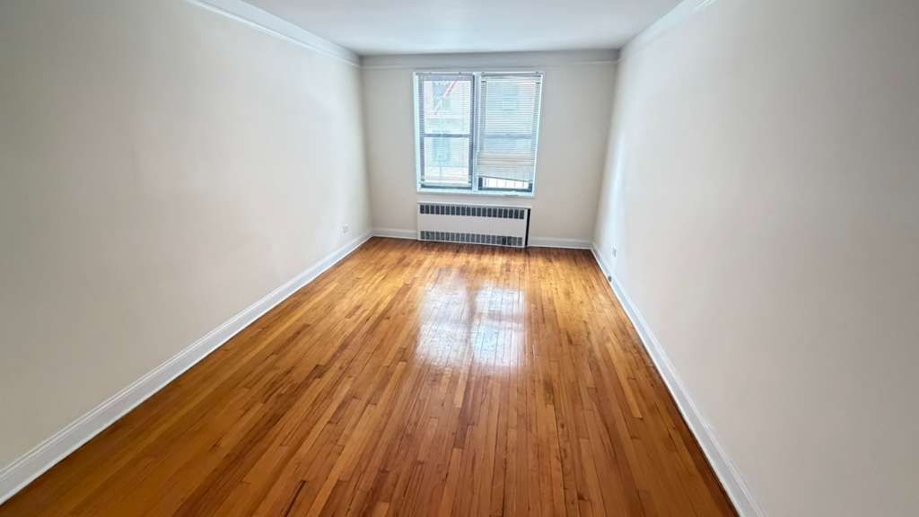 Apartment 77th Street  Queens, NY 11372, MLS-RD5405-9