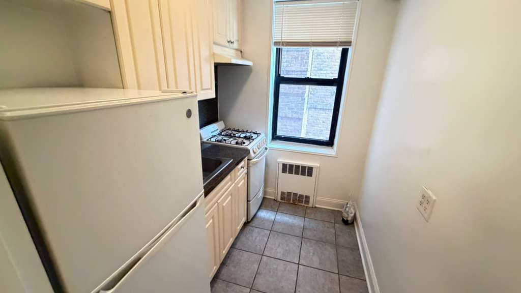 Apartment 77th Street  Queens, NY 11372, MLS-RD5405-4