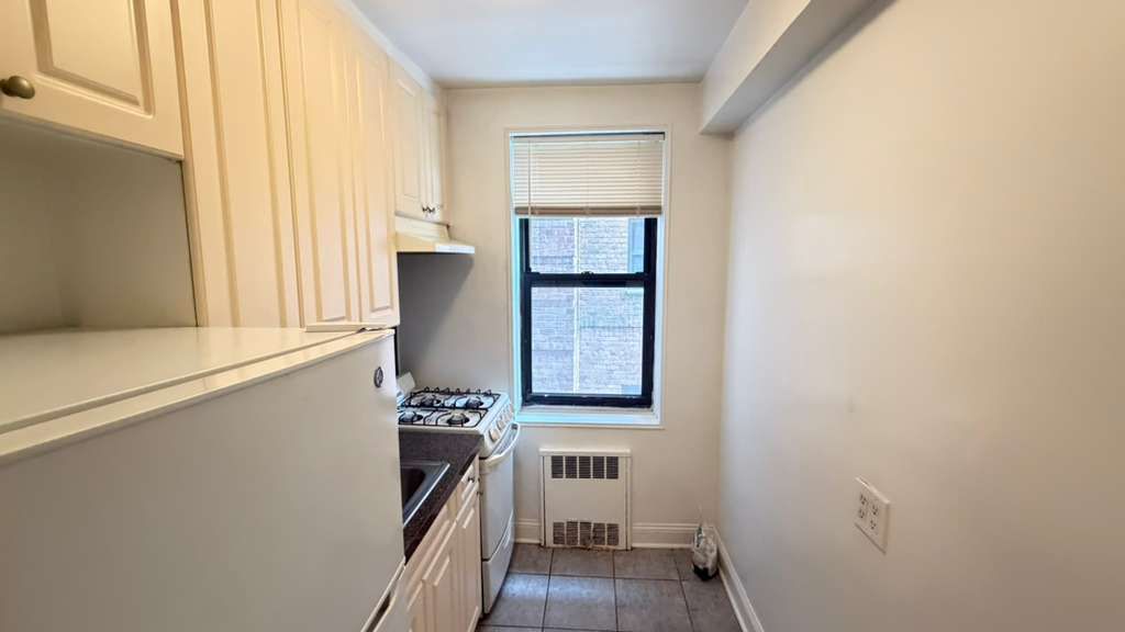 Apartment 77th Street  Queens, NY 11372, MLS-RD5405-5
