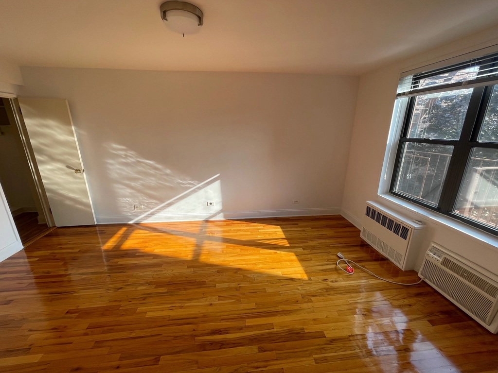 Apartment 102nd Street  Queens, NY 11375, MLS-RD5421-12