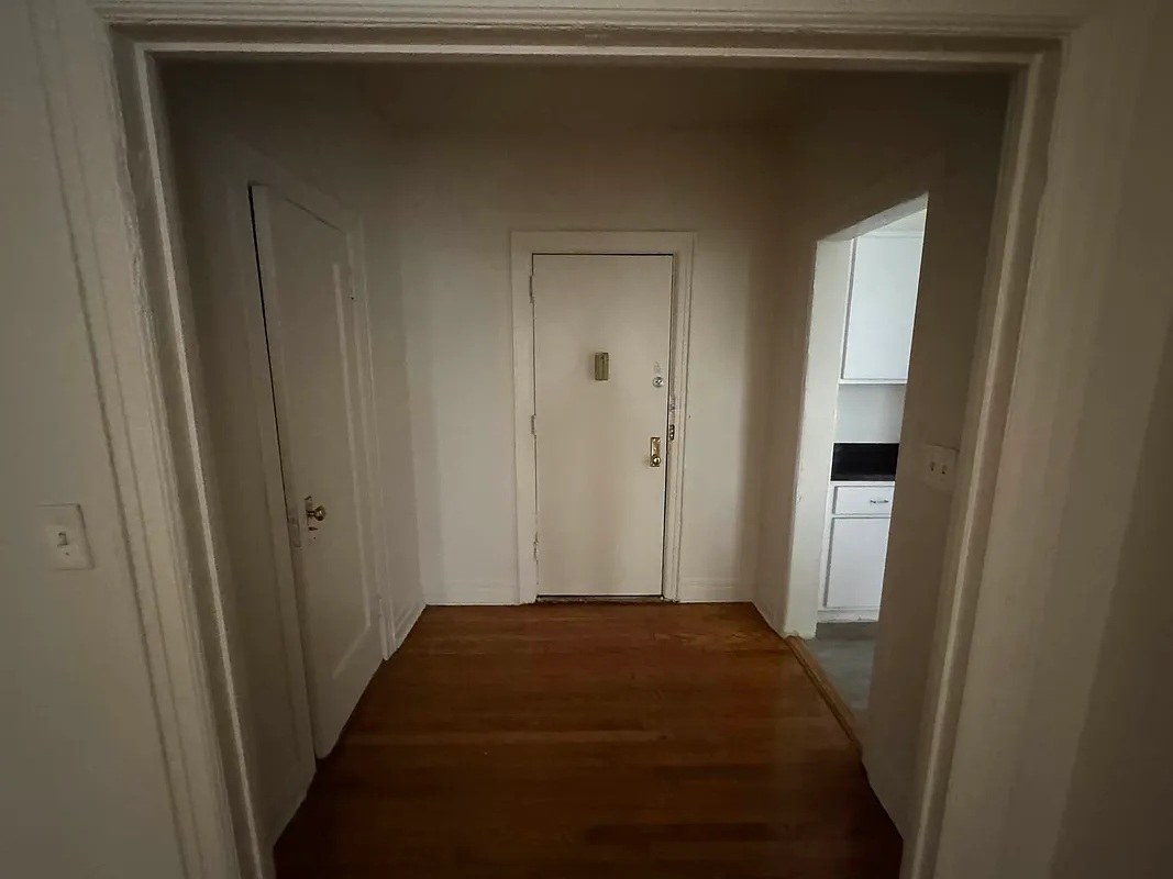 Apartment 35th Avenue  Queens, NY 11372, MLS-RD5431-9