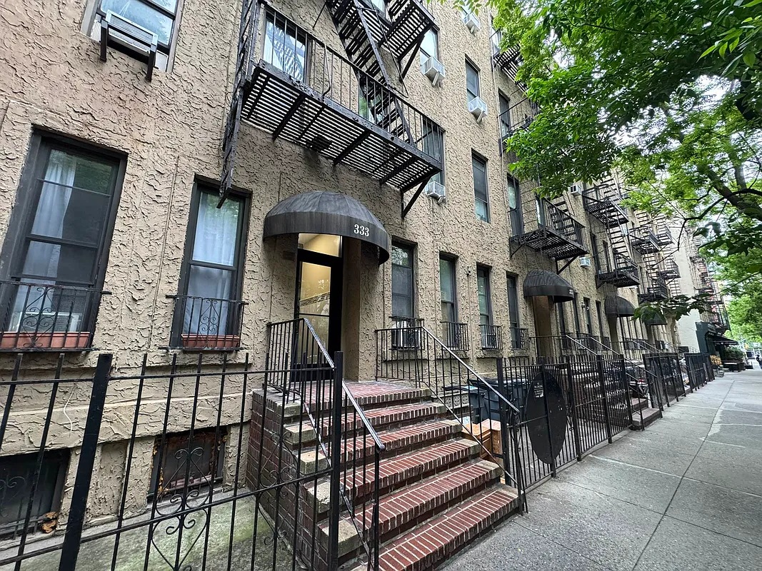 Apartment 85th Street  Manhattan, NY 10028, MLS-RD5433-17