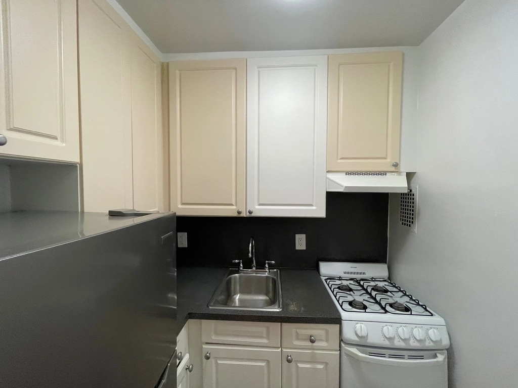 Apartment 37th Avenue  Queens, NY 11372, MLS-RD5435-2