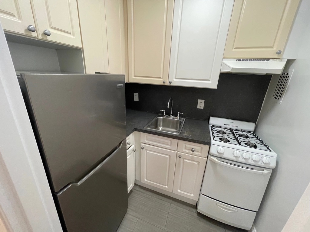 Apartment 37th Avenue  Queens, NY 11372, MLS-RD5435-3