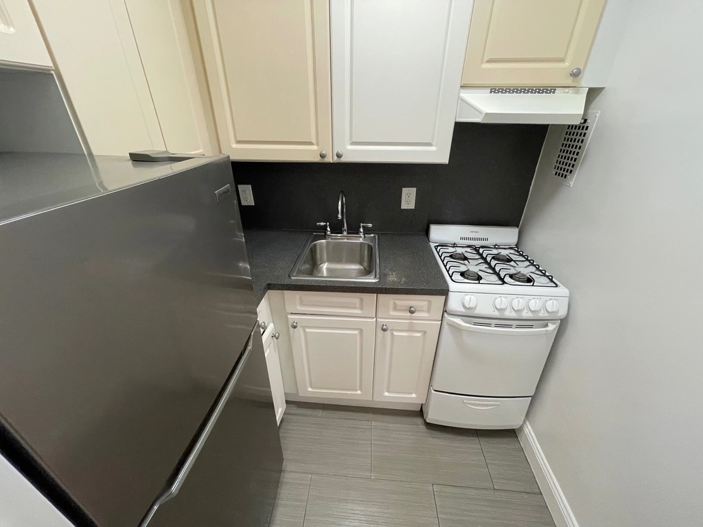Apartment 37th Avenue  Queens, NY 11372, MLS-RD5435-4