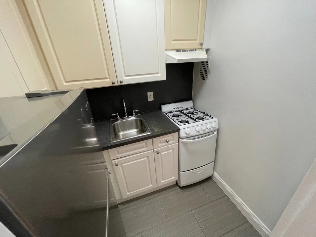 Apartment 37th Avenue  Queens, NY 11372, MLS-RD5435-5