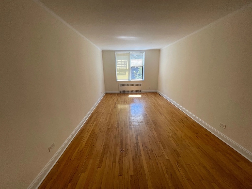 Apartment 37th Avenue  Queens, NY 11372, MLS-RD5435-7