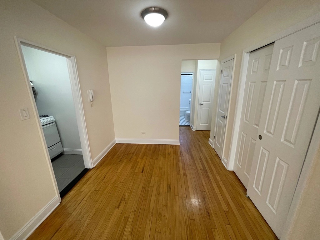 Apartment 37th Avenue  Queens, NY 11372, MLS-RD5435-8