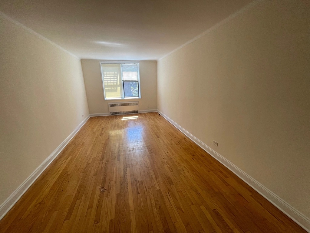 Apartment 37th Avenue  Queens, NY 11372, MLS-RD5435-10