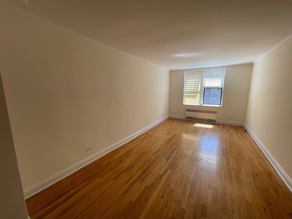 Apartment 37th Avenue  Queens, NY 11372, MLS-RD5435-11