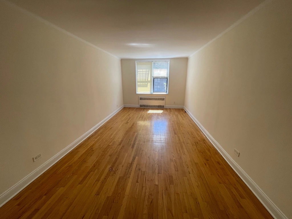 Apartment 37th Avenue  Queens, NY 11372, MLS-RD5435-12