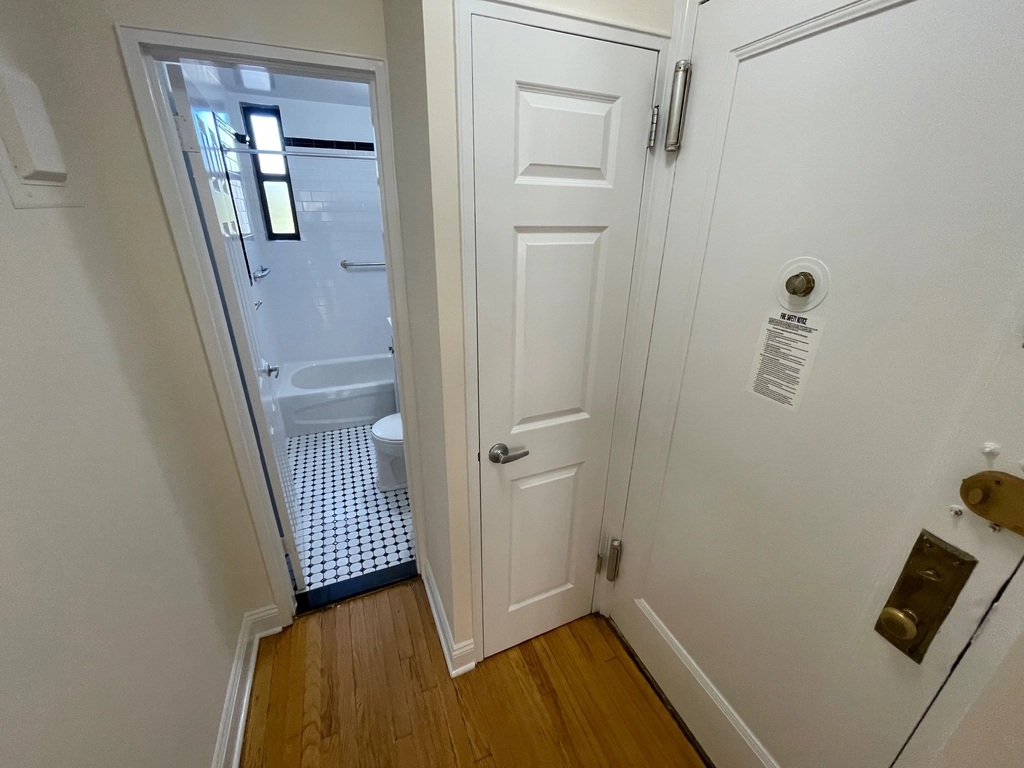 Apartment 37th Avenue  Queens, NY 11372, MLS-RD5435-15