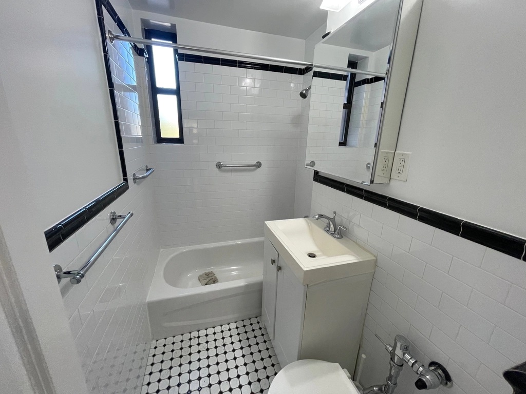 Apartment 37th Avenue  Queens, NY 11372, MLS-RD5435-16