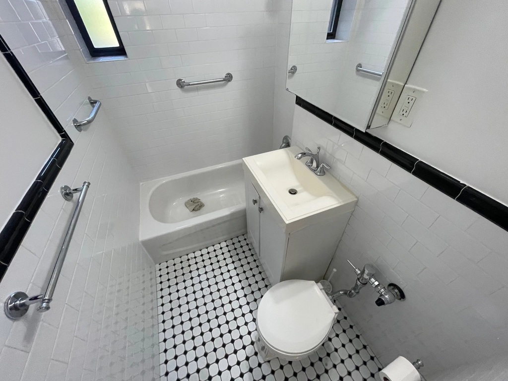 Apartment 37th Avenue  Queens, NY 11372, MLS-RD5435-17