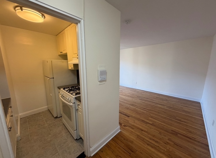 Apartment Ava Place  Queens, NY 11432, MLS-RD5438-7