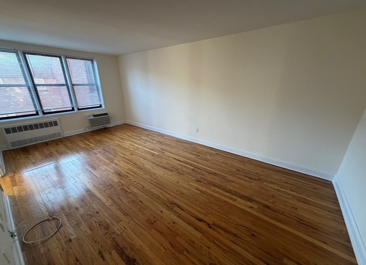 Apartment Ava Place  Queens, NY 11432, MLS-RD5438-9