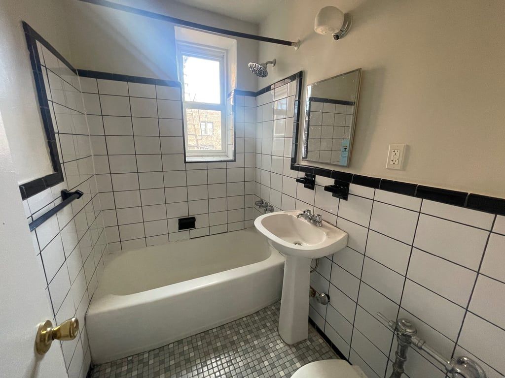 Apartment Vietor Avenue Queens, NY 11373, MLS-RD5439-9
