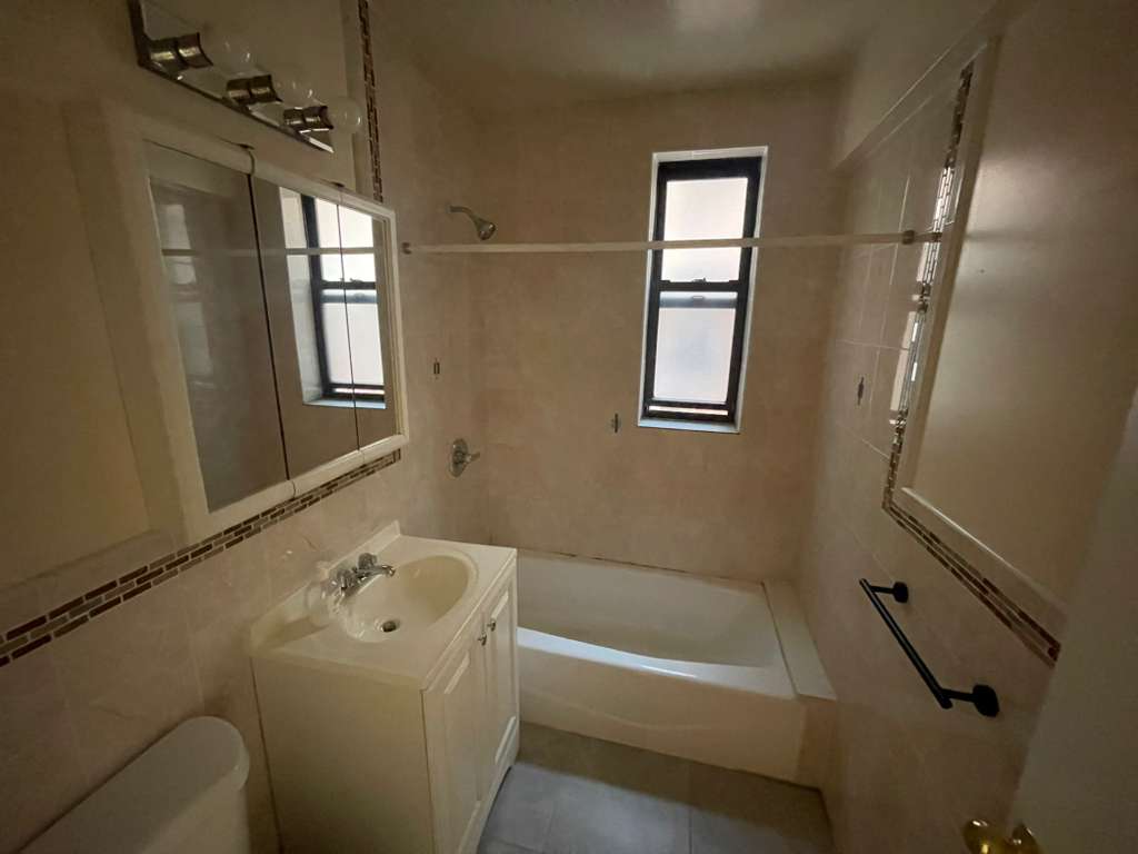 Apartment Wetherole Street  Queens, NY 11374, MLS-RD5440-20