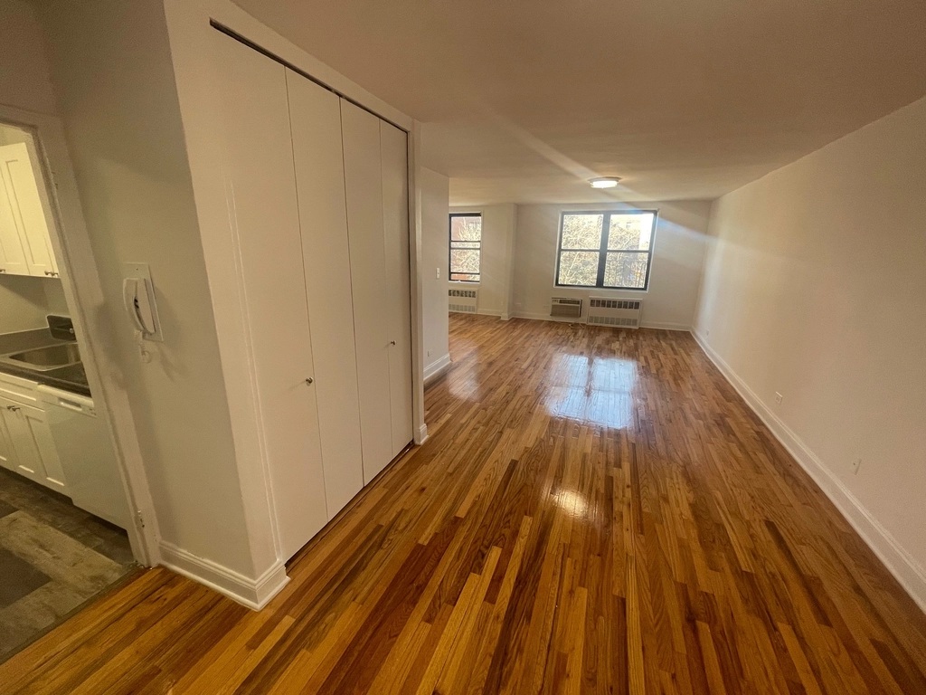 Apartment 102nd Street  Queens, NY 11375, MLS-RD5442-10