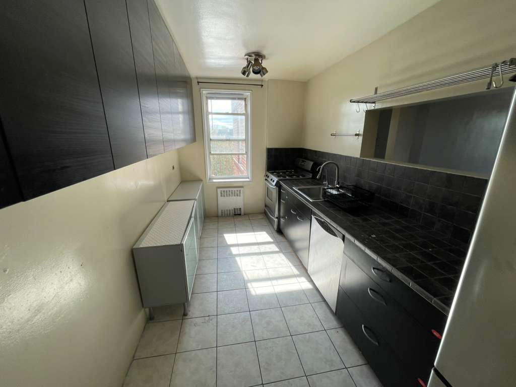 Apartment Daniels Street  Queens, NY 11435, MLS-RD5463-3