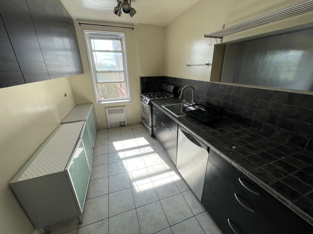 Apartment Daniels Street  Queens, NY 11435, MLS-RD5463-4