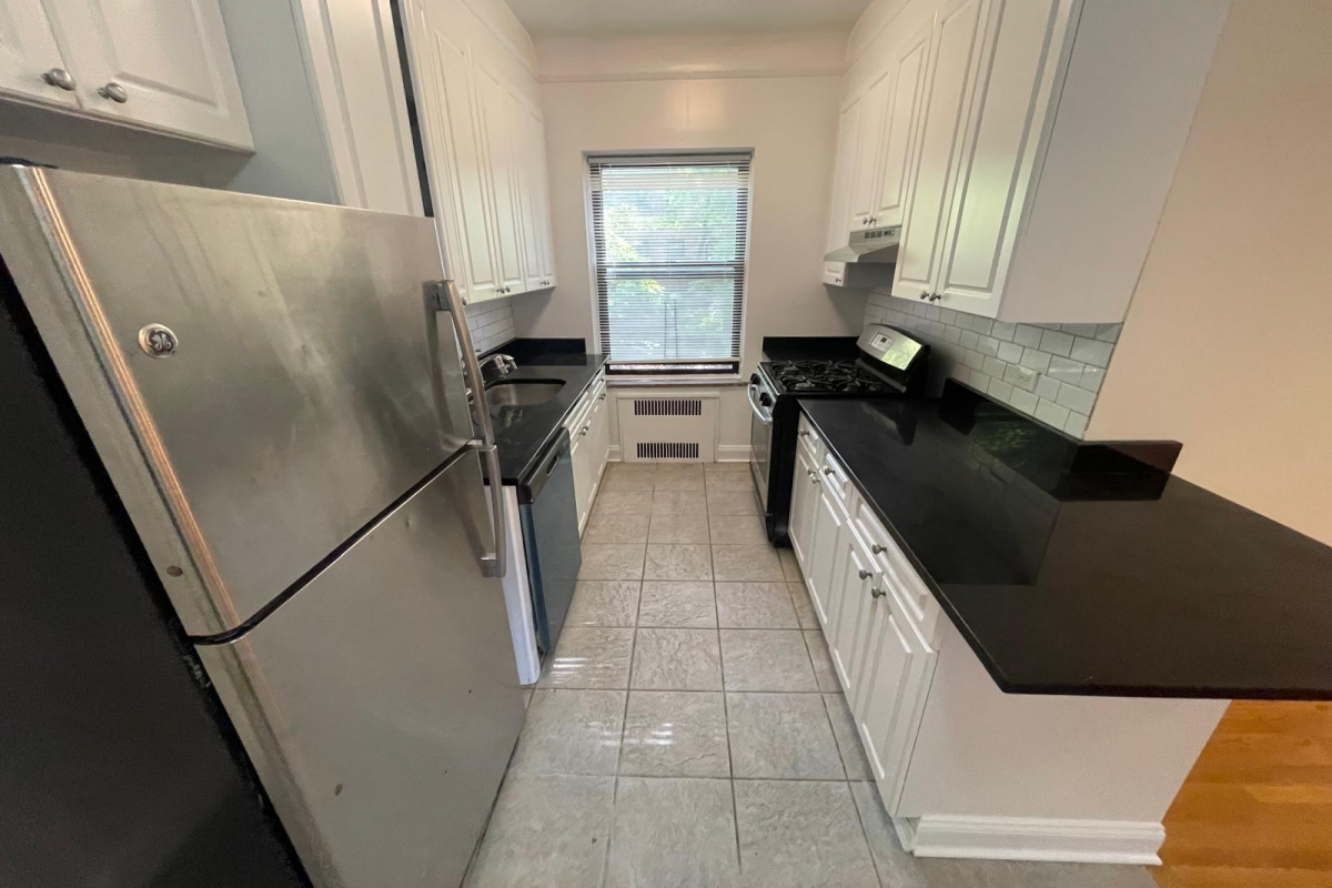 Apartment Highland Avenue Queens, NY 11432, MLS-RD5464-2