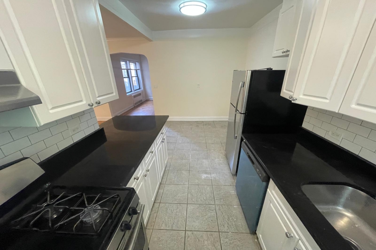 Apartment Highland Avenue Queens, NY 11432, MLS-RD5464-6