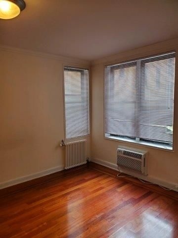 Apartment Crescent Street  Queens, NY 11106, MLS-RD5491-6