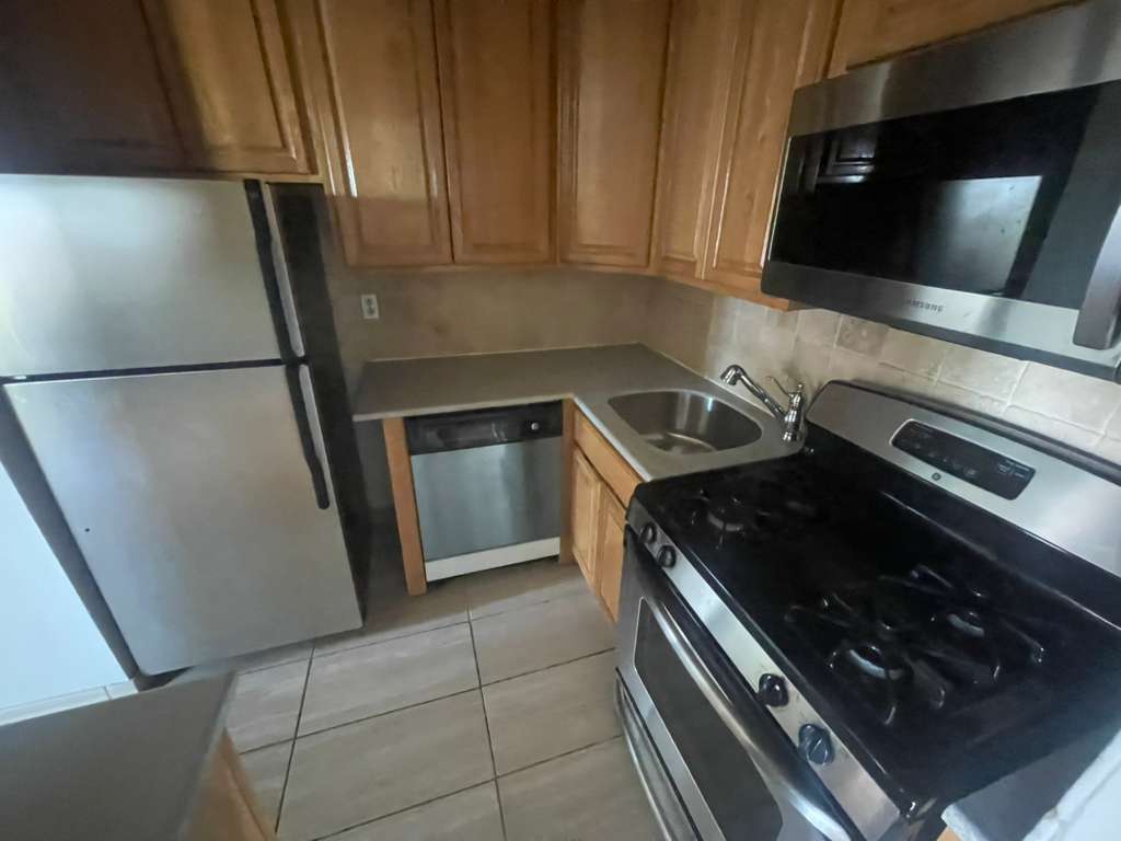 Apartment Bell Blvd  Queens, NY 11360, MLS-RD5498-2