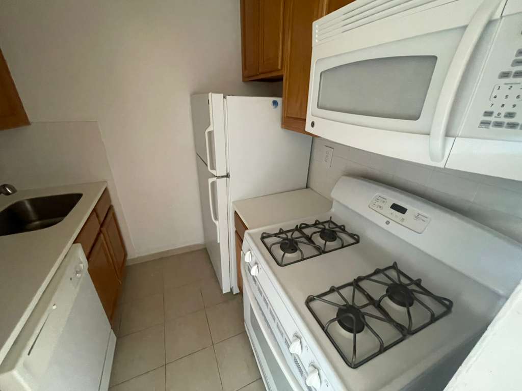 Apartment Bell Blvd Queens, NY 11360, MLS-RD5499-2
